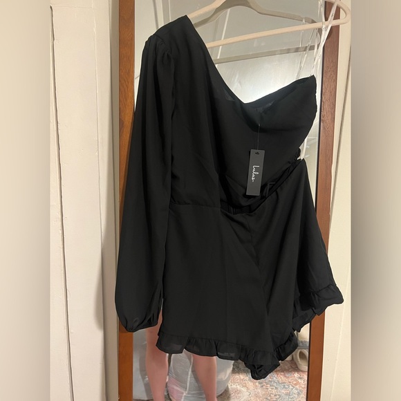 Never Worn Lulu’s Dreams Plans One-Shoulder Cutout Romper - Picture 8 of 8